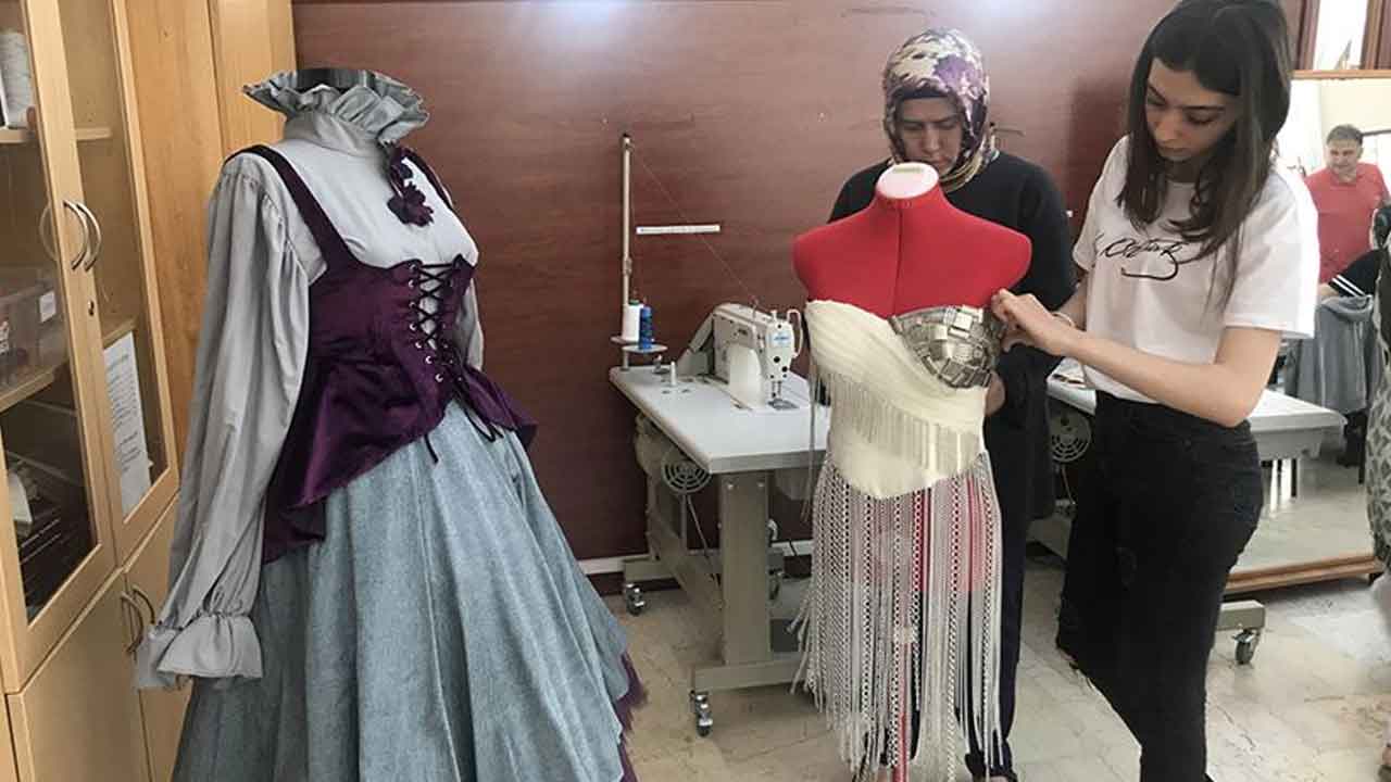 Uşak Belediyesi "Giyim Üretiminde Temel İşlemler" Kursu Açıyor