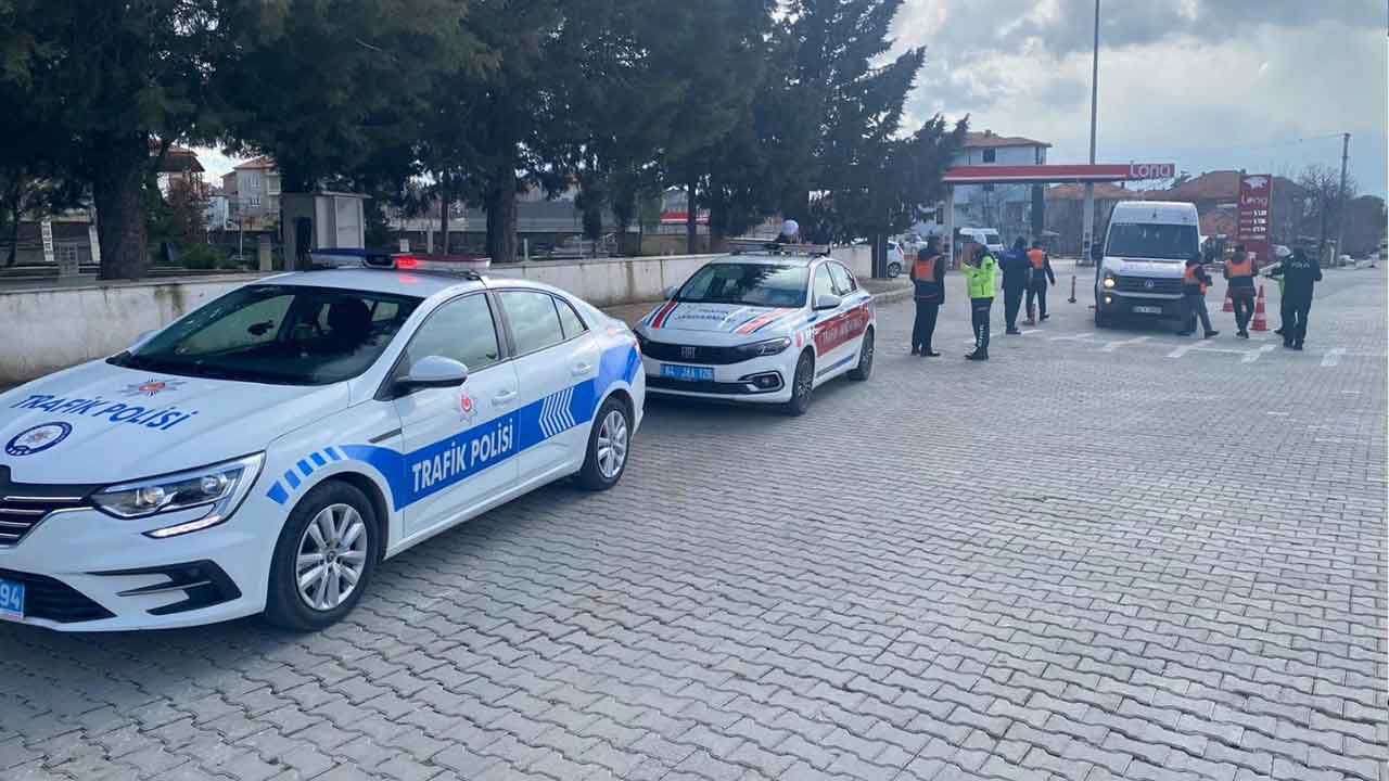 Uşak’ın Sivaslı ilçesinde Okul Servis Araçları Denetlendi