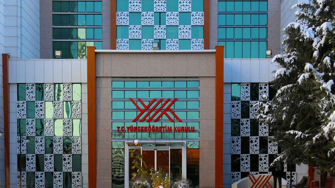 YÖK’ten Üniversitelilere Yeni Kurallar Başarı Barajı Yükseldi