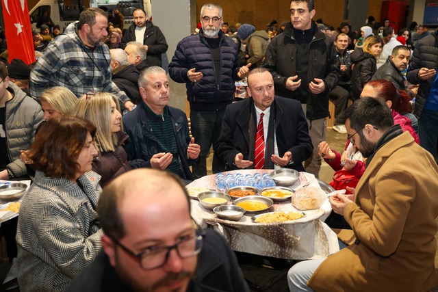 Başkan Yalım, Atatürk Mahallesi’nde Yüzlerce Vatandaşla İftar Sofrasında Bir Araya Geldi