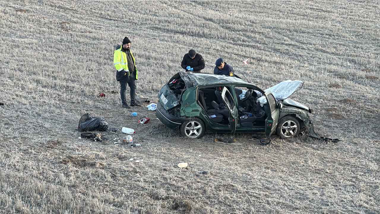 Takla Atan Otomobildeki 1 Kişi Öldü, 2 Kişi Yaralandı