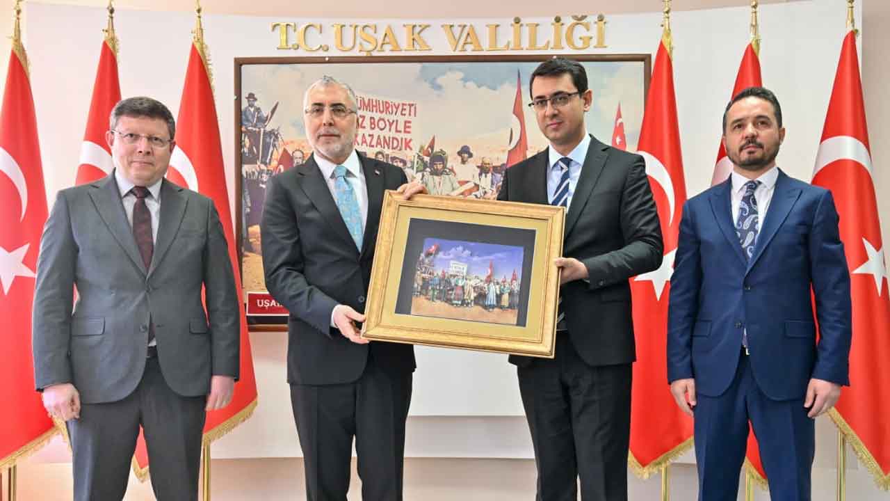 Çalışma ve Sosyal Güvenlik Bakanı Vedat Işıkhan Uşak Valiliğini Ziyaret Etti