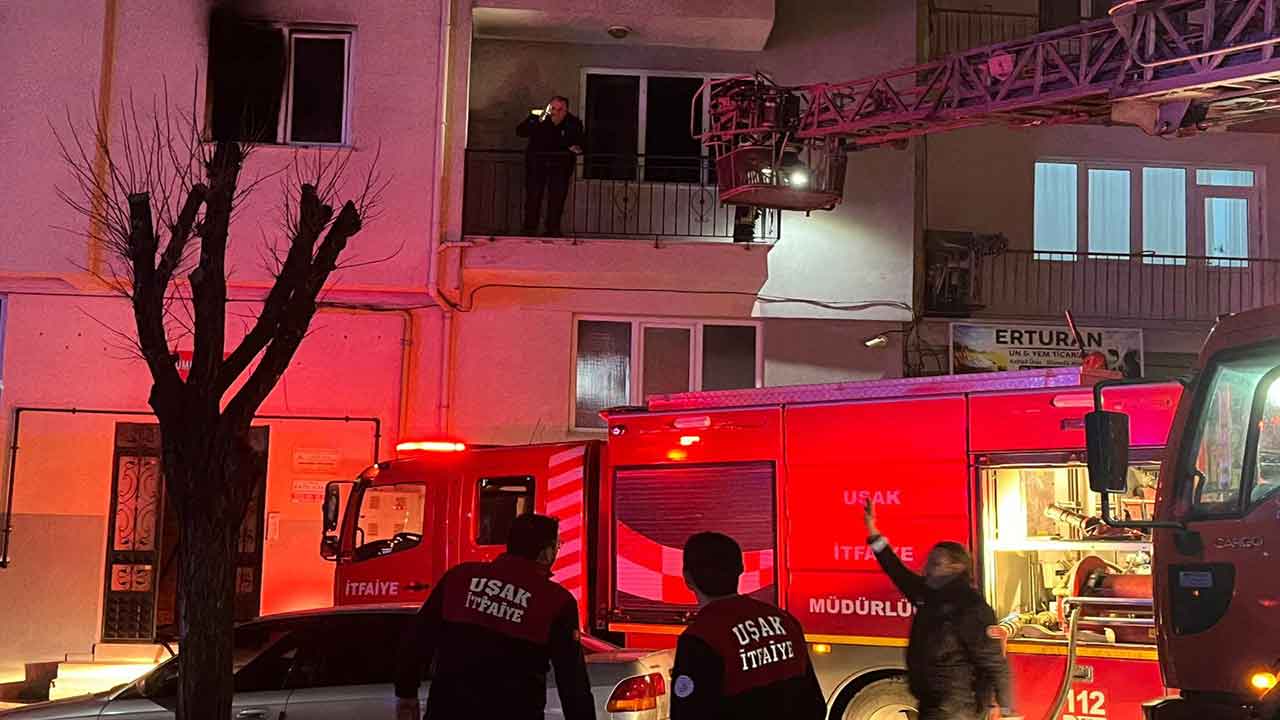Uşak’ta Ki Yangın İtfaiyenin Hızlı Müdahalesi İle Söndürüldü