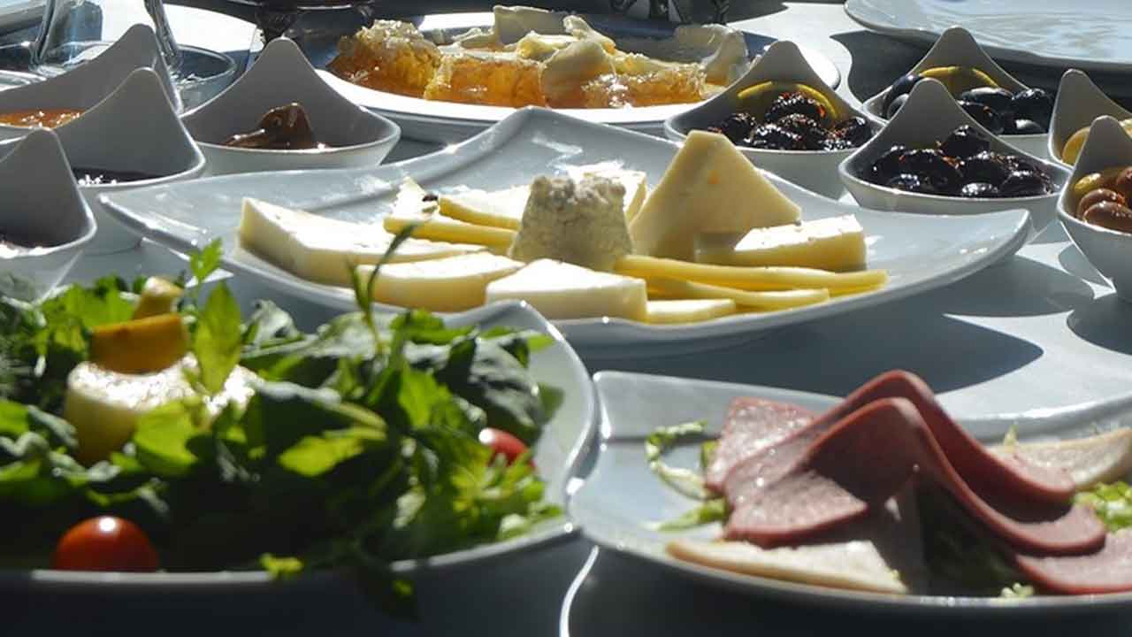 Oruç Tutarken Susuz Kalmamak İçin Sahurda Bunları Yemeyin