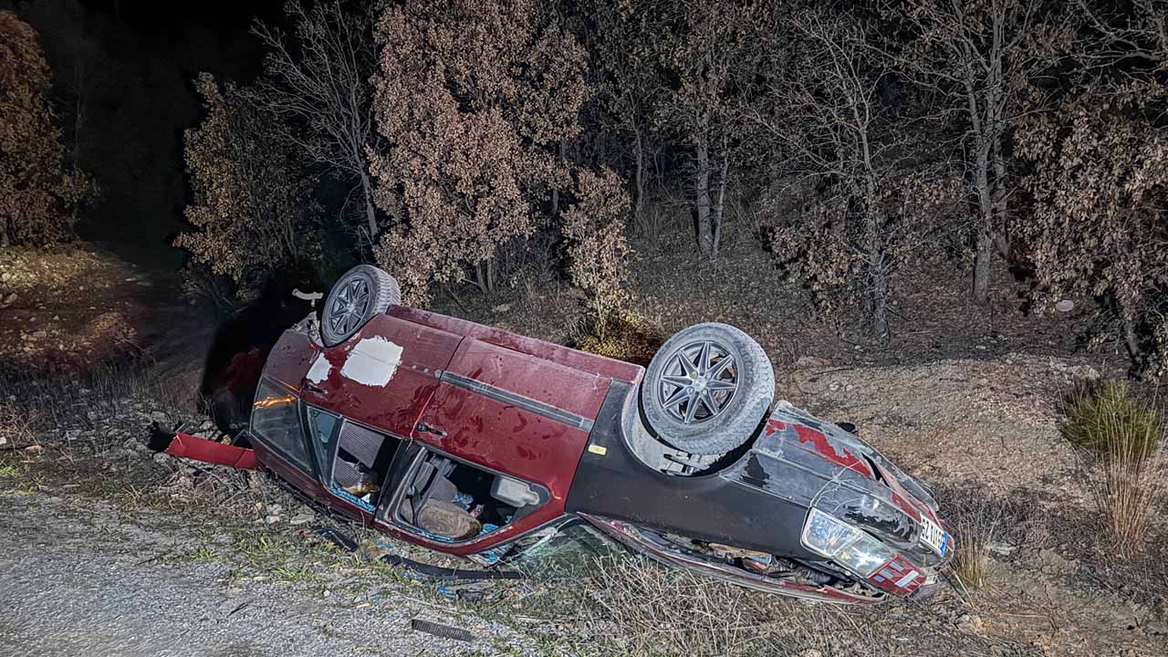 Uşak'ta iki otomobilin çarpıştığı kazada 5 kişi yaralandı