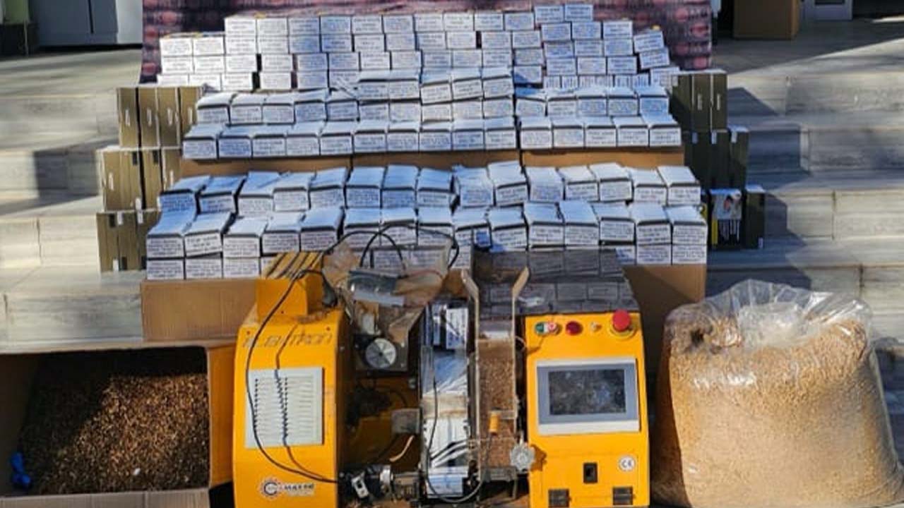 Uşak’ta Kaçak Sigara Malzemesi Ele Geçirildi, 2 Şüpheli Yakalandı