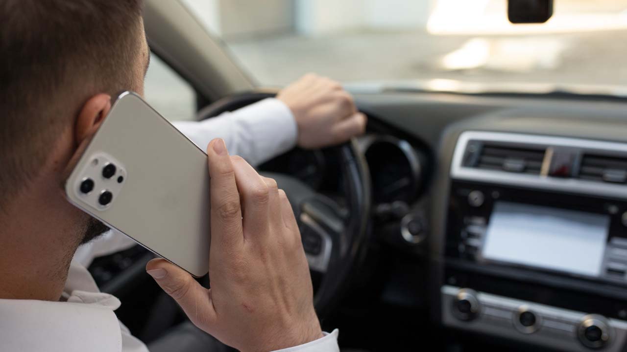 Direksiyon başında telefon kullanmanın cezası