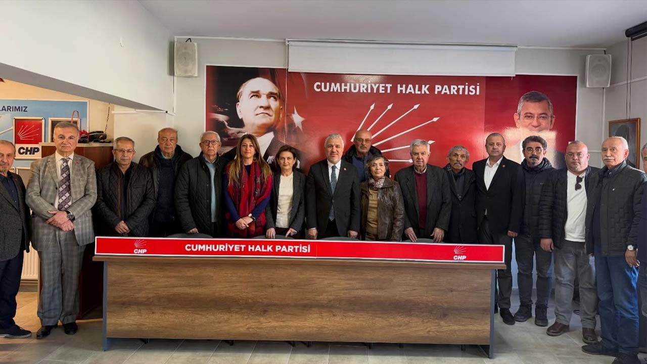 CHP Uşak’ta Miting Öncesi Eski ve Yeni Kadrolar Bir Araya Geldi
