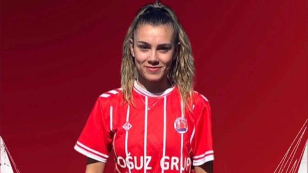 Uşak Belediye Sporlu Kadın Futbolcu Elif Aytekin Artık Süper Lig Takımında