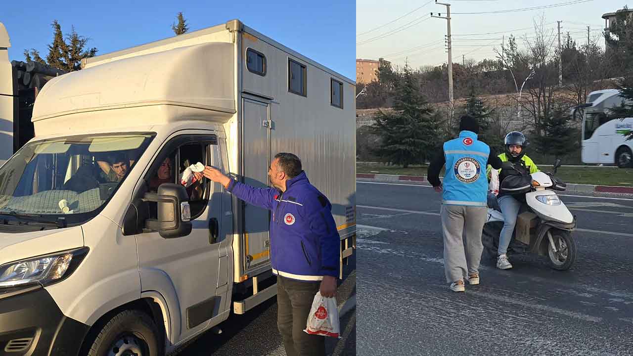 İftar Vaktinde Trafikte Olanlar Unutulmadı Uşak’ta Gönüllülerden İkram