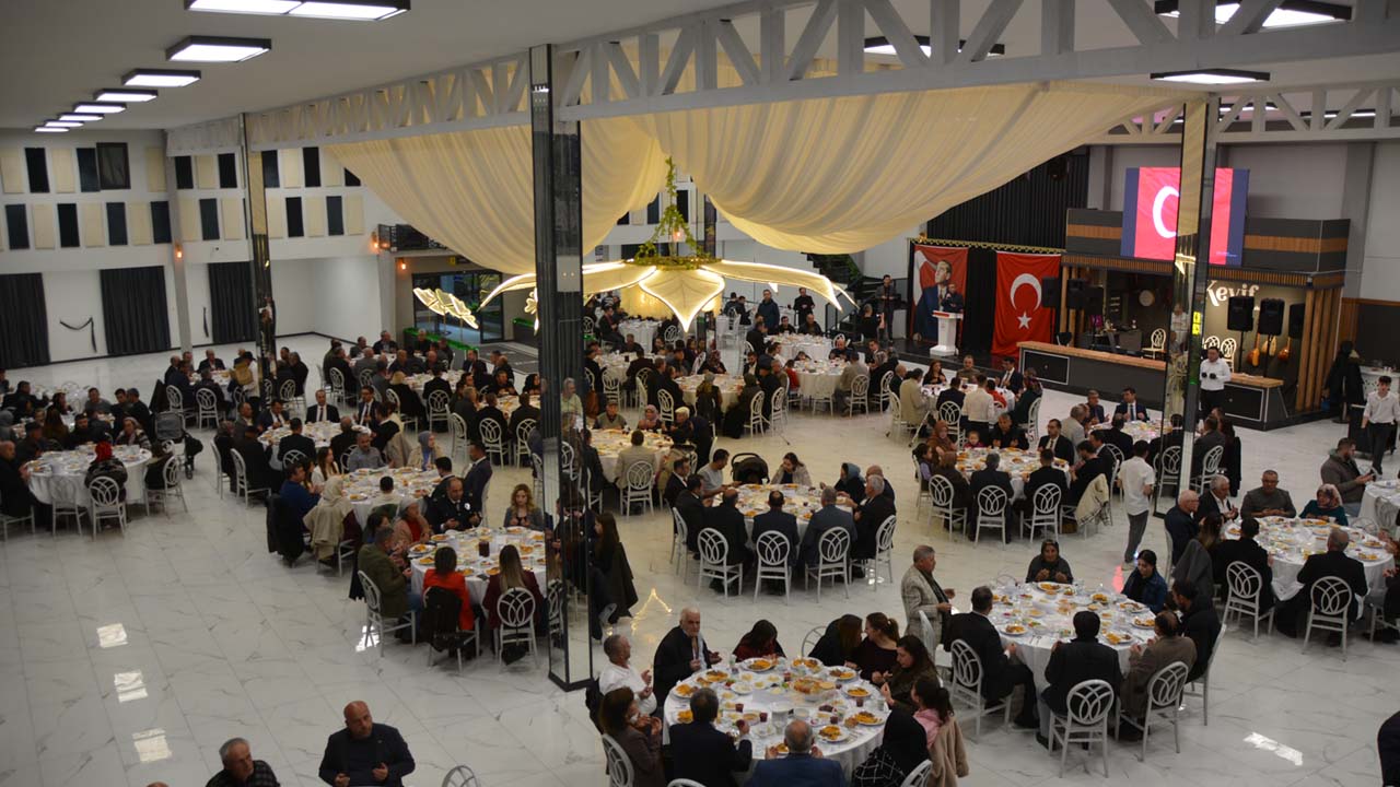 Uşak Valisi, şehit yakınları ve gazilerle iftarda buluştu