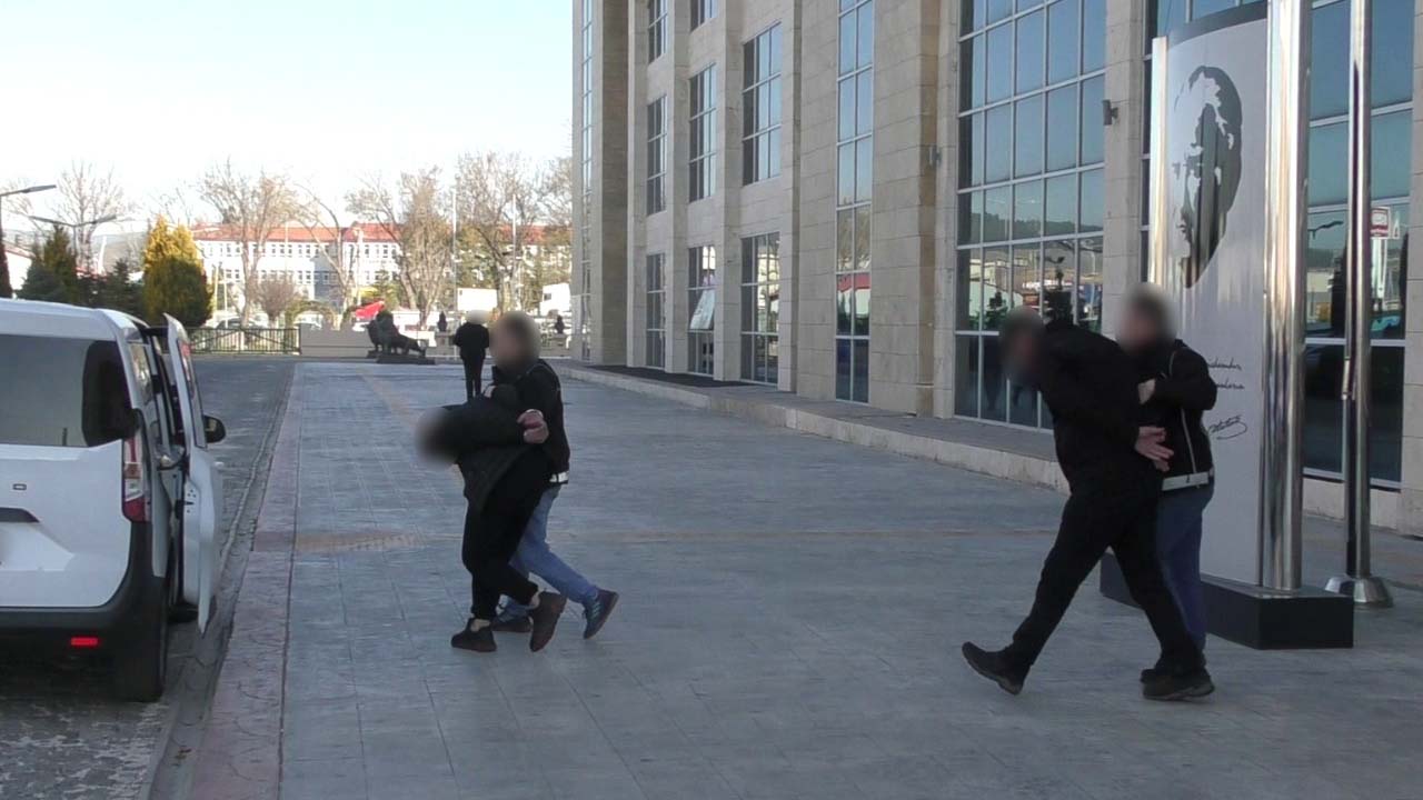 Uşak Emniyeti Çok Sayıda Uyuşturucu Madde Ele Geçirdi