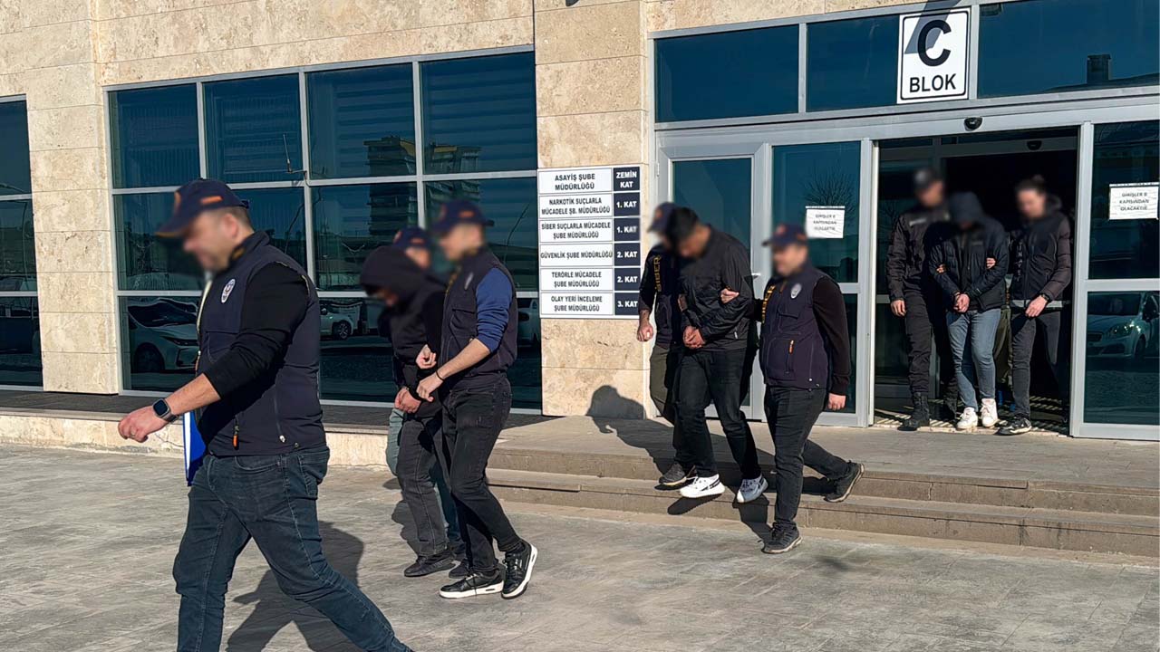 Uşak merkezli yasa dışı bahis ve dolandırıcılık operasyonunda 12 kişi tutuklandı