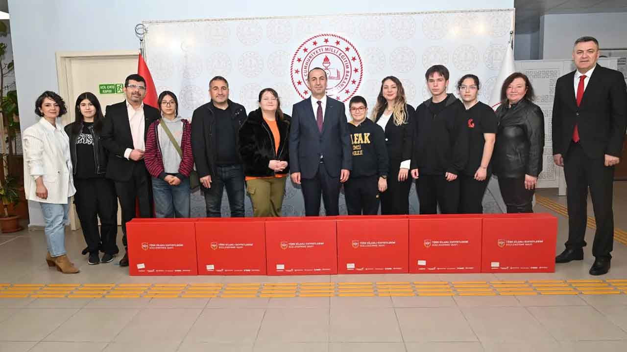 Uşak’ta Genç Tasarımcılar Ödüllerini Aldı