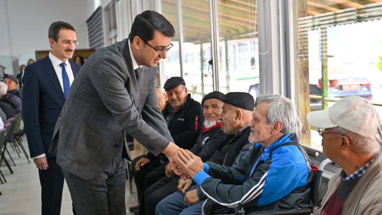 Uşak’ta Bayram Sevinci Paylaşıldı, Vali Kartal Sahadaydı