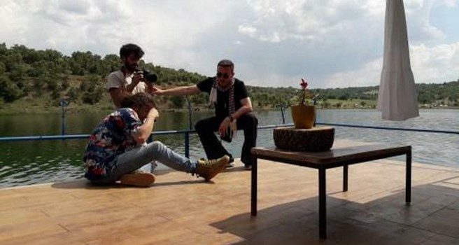 “Son” klibini eski dostu için çekti