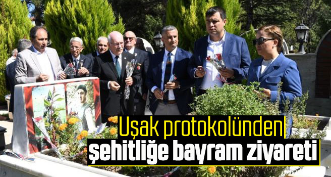 Uşak protokolünden şehitliğe bayram ziyareti