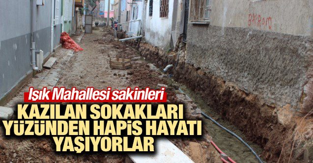 Kazılan sokakları yüzünden hapis hayatı yaşıyorlar