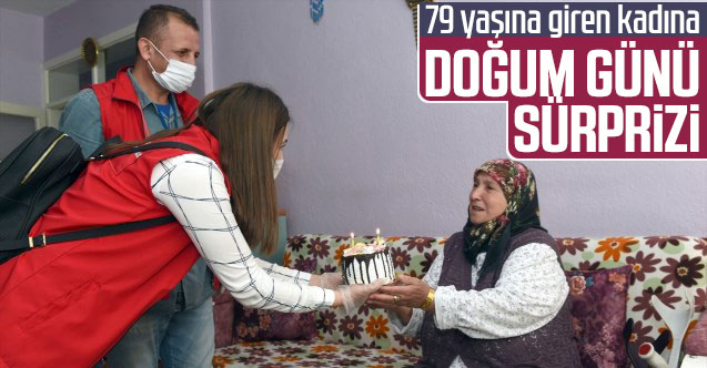 Uşak'ta 79 yaşına giren kadına doğum günü sürprizi