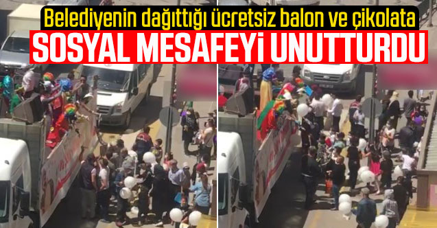 Uşak'ta ücretsiz balon ve çikolata sosyal mesafeyi unutturdu