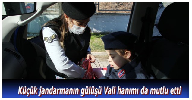 Küçük jandarmanın gülüşü Vali hanımı da mutlu etti