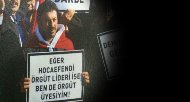FETÖ'nün Sivaslı "ilçe imamı"nı taşıdığı pankart ele verdi