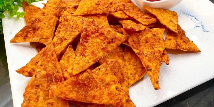 Paketine 35 TL vermeyin! Evde gerçeğini aratmayan parmak ısırtan Doritos tarifi
