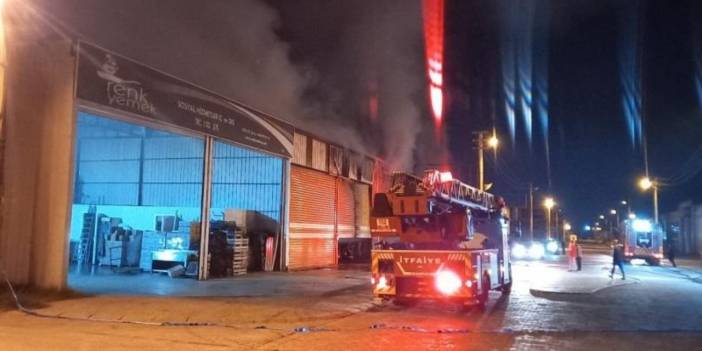 Aydın'da yangın! 3 iş yeri yanarak zarar gördü!