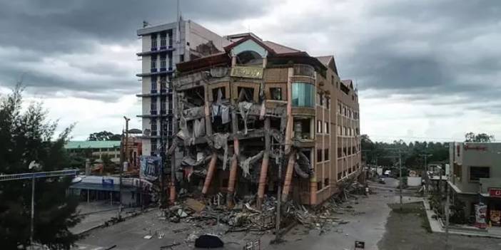 Ülke büyük facia yaşamıştı! 6,7’lik depremde ölü ve kayıp sayısı artıyor