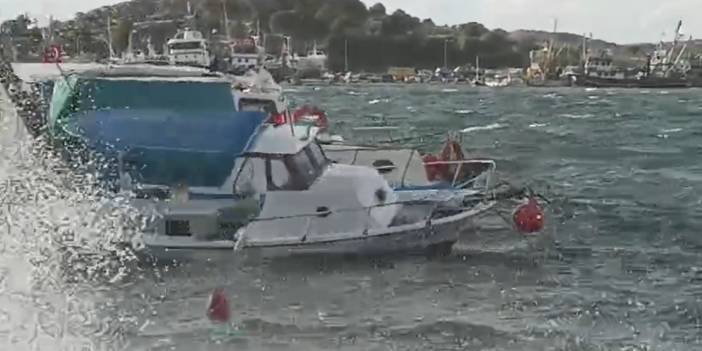 İzmir’de etkili olan fırtına tekneleri batırdı