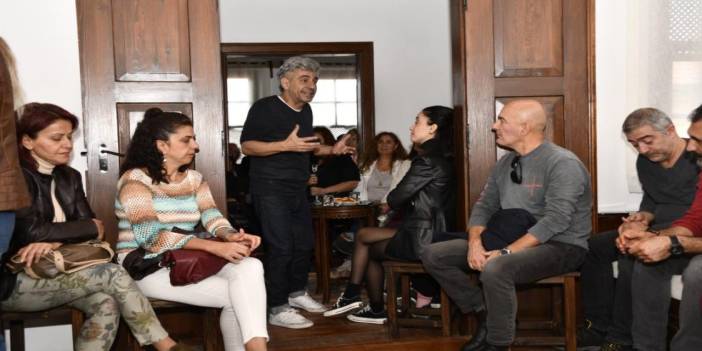 Okan Bayülgen ziyaret ettiği Aydın Çalıkuşu Kültür Evi'ni öve öve bitiremedi!
