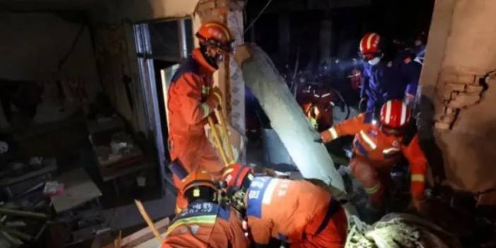 Çin'de 6,2 büyüklüğünde şiddetli deprem 116 ölü 220 yaralı