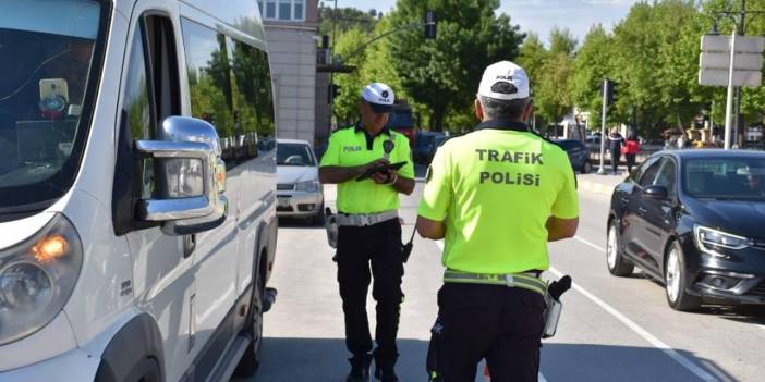 Sürücülere 23 ARALIK DUYURUSU! Ehliyeti bu şekilde olan herkese 4 bin 64 TL şok para cezası kesilecek