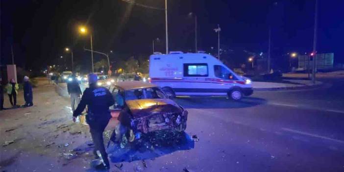 Aydın'da kırmızı ışıkta durmayan sürücünün neden olduğu kazada 2 kişi yaralandı