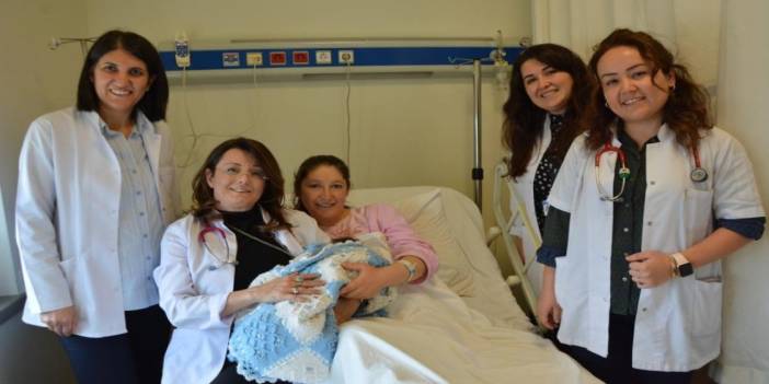 Denizli’de kalp yetmezliği olan bebek anne karnında tedavi edildi