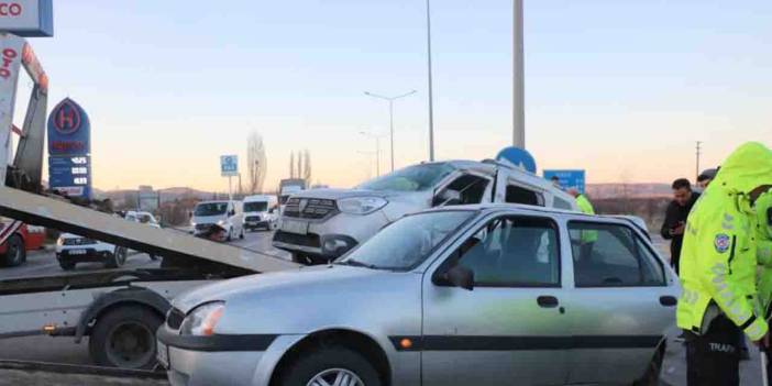 Afyonkarahisar'da zincirleme trafik kazasında 10 kişi yaralandı