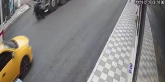 İzmir’de yolun karşısına çekerken kamyonun altında kalan kadından acı haber
