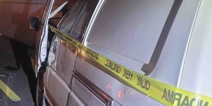 Aydın'da seçim otobüsüne ok gibi saplanan ticari araçta 1 kişi hayatını kaybetti