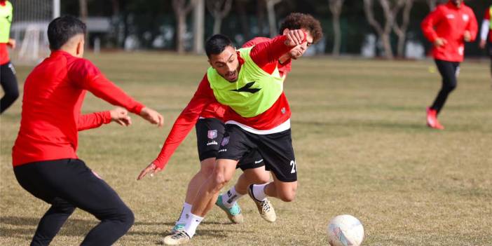 Zirve yarışında kritik randevu! Uşakspor ile Balıkesirspor karşı karşıya