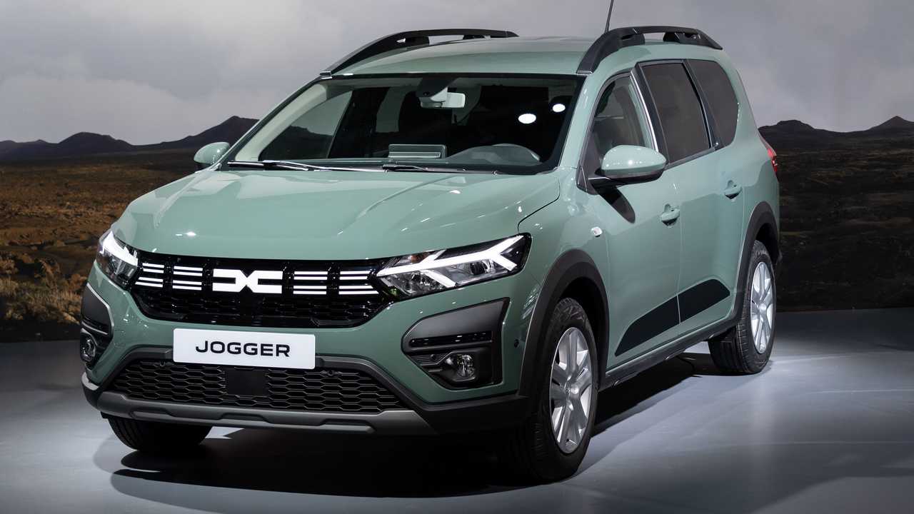 dacia-jogger-2022-mit-neuem-logo.jpeg