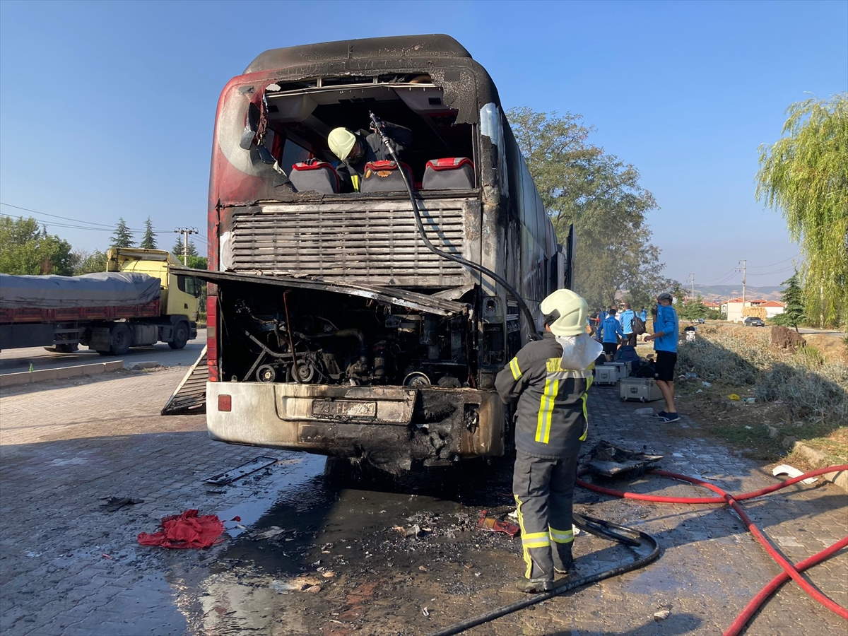 23-elazig-fknin-takim-otobusu-kulada-yandi.jpg