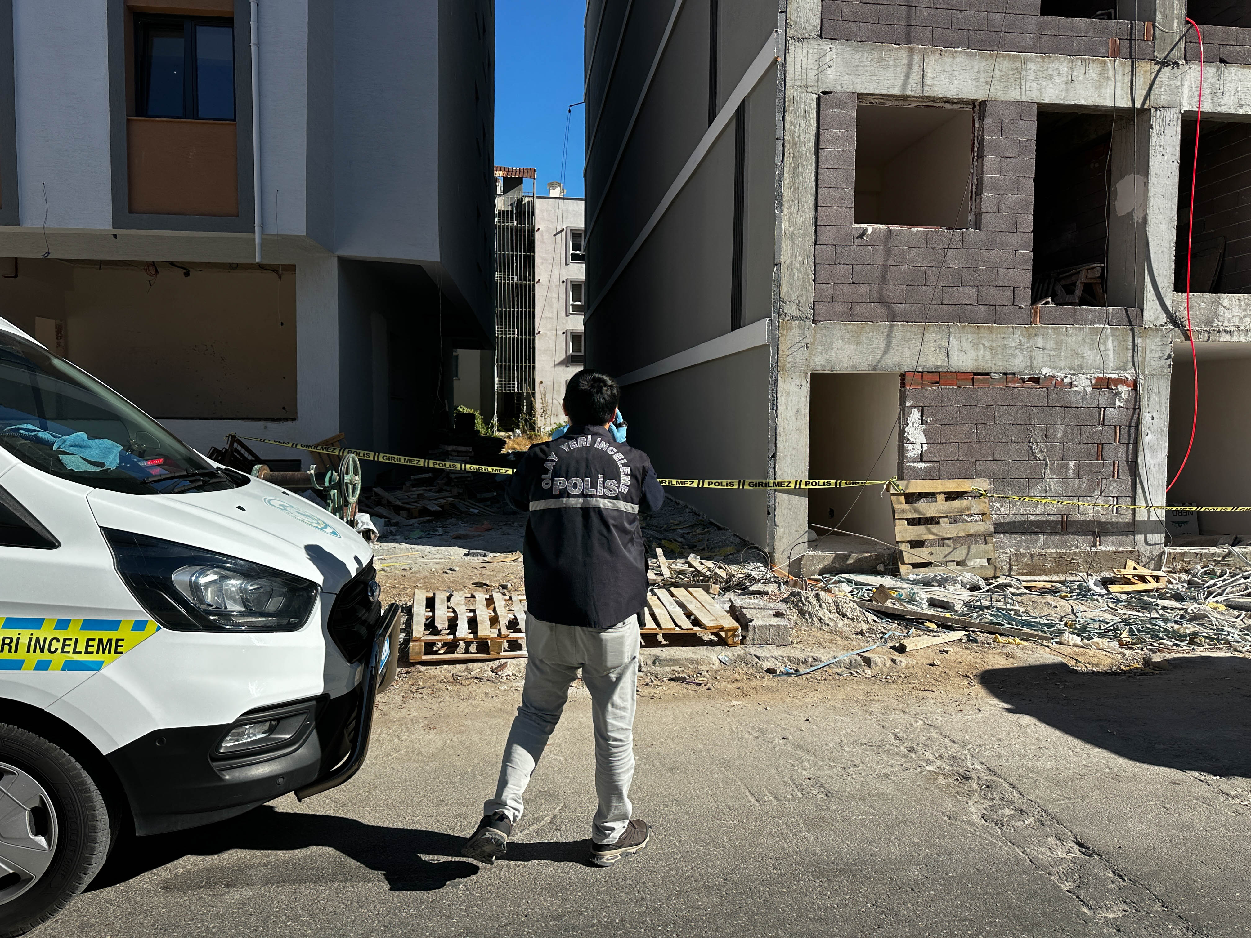 aa-20250920-39173012-39173009-usakta-apartmanin-dorduncu-katindan-dusten-kisi-oldu.jpg