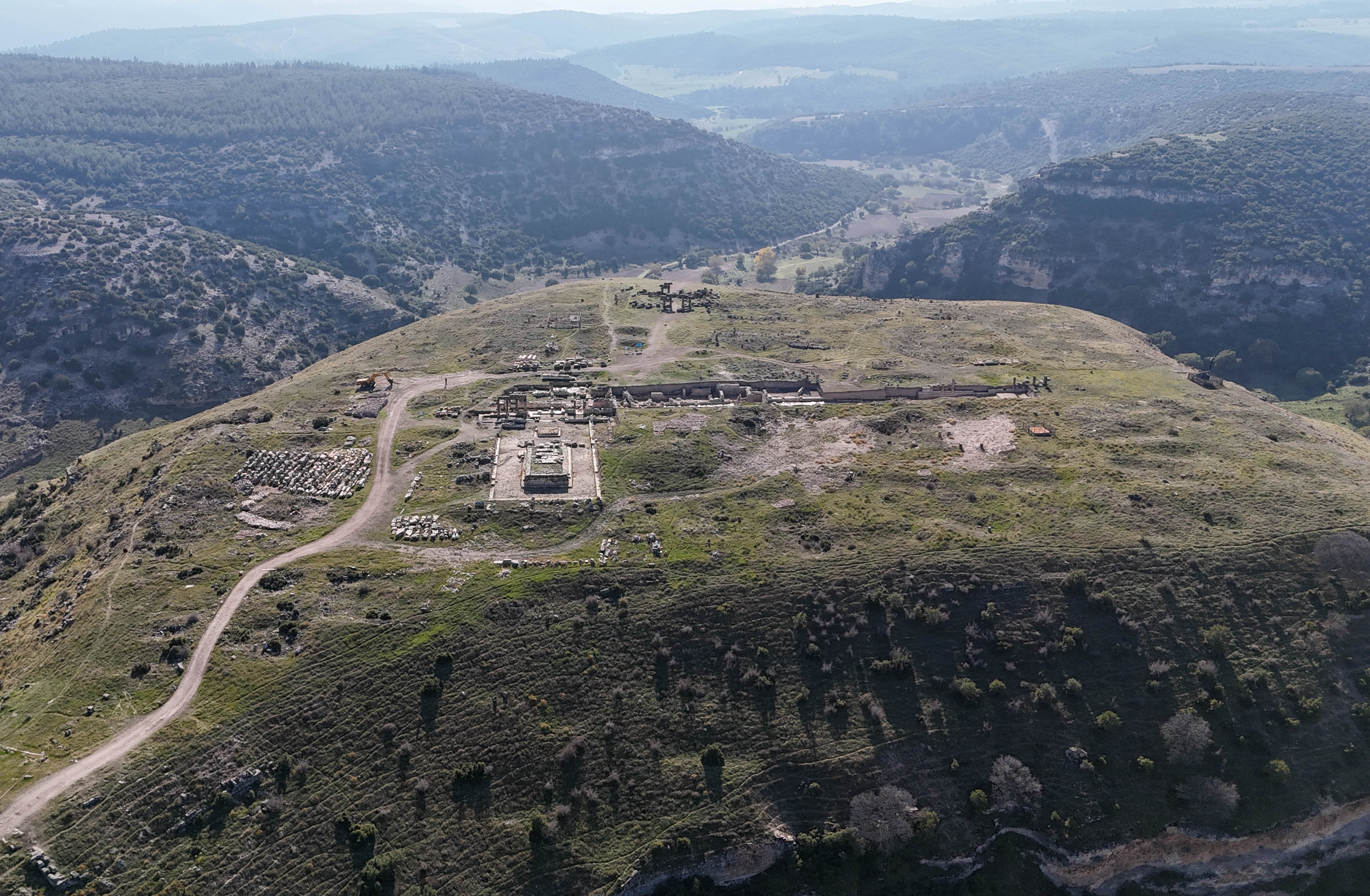 aa-20251123-39781287-39781277-blaundosun-2-bin-yillik-stadyumu-gun-yuzune-cikariliyor.jpg