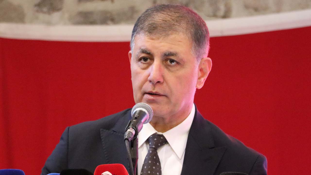 zmir-buyuksehir-belediye-baskani-cemil-tugay.jpg
